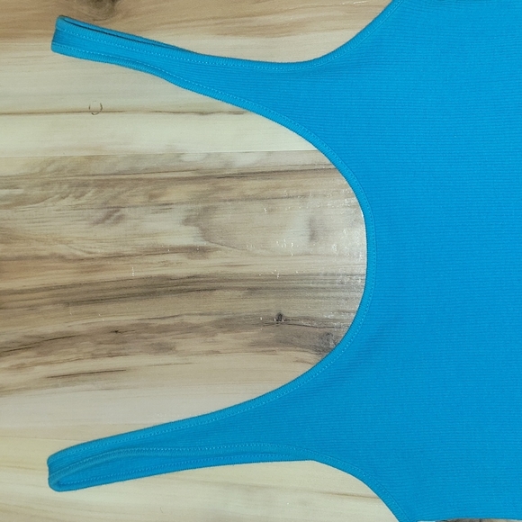 Turquoise Ribbed Tank Top - Picture 2 of 11